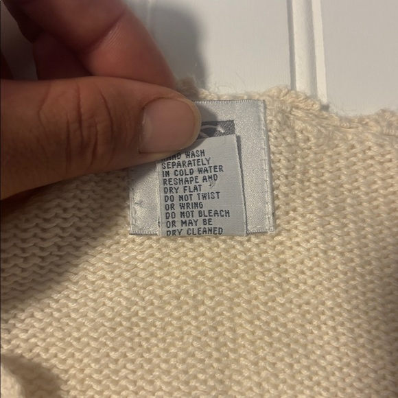 Floral Embroidered Cream Sweater size petite - Picture 4 of 7